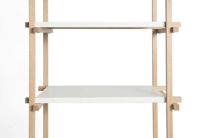 AE448-A498-AP37_Woody Shelving Column High 2.0 almond white shelves_soaped oak frame_Detail_1.jpg