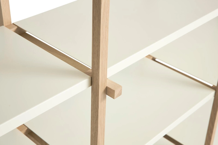 AE448-D231-AP37_Woody Shelving High 2.0 almond white shelves_soaped oak frame_Detail_2.jpg