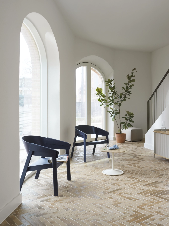 cover-lounge-midnight-blue-soft-side-45x45-h40-solid-oak-off-white-echo-62x42-divina-224-enfold-low-grey-raise-clear-org_7.jpg