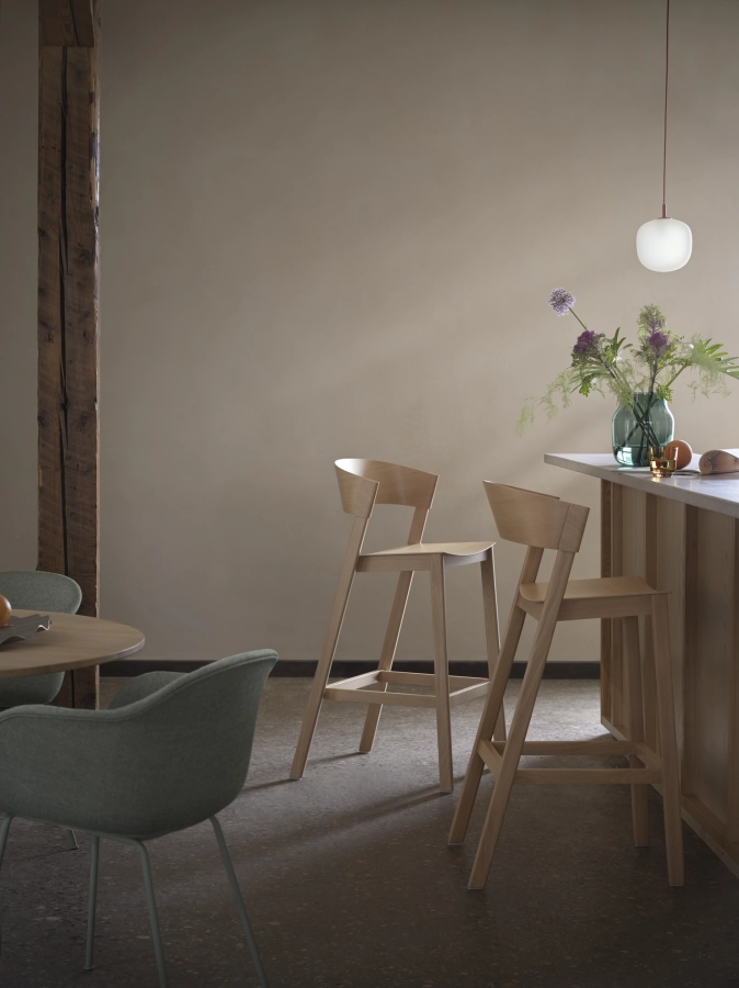 cover-bar-stool-75-fiber-armchair-dusty-green-tube-base-sabi-921-silent-vase-15-dark-green-rime-18-deep-red-muuto-org_7.jpg