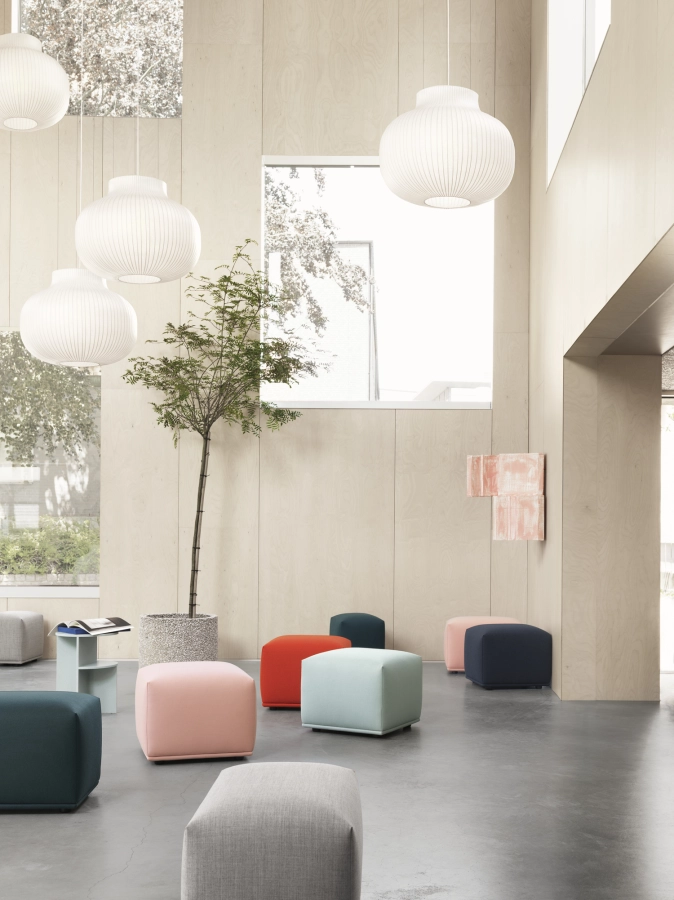 echo-pouf-forest-nap-992-512-remix-123-vidar-542-554-forest-nap-912-strand-lamp-closed-halves-muuto-org_7.jpg
