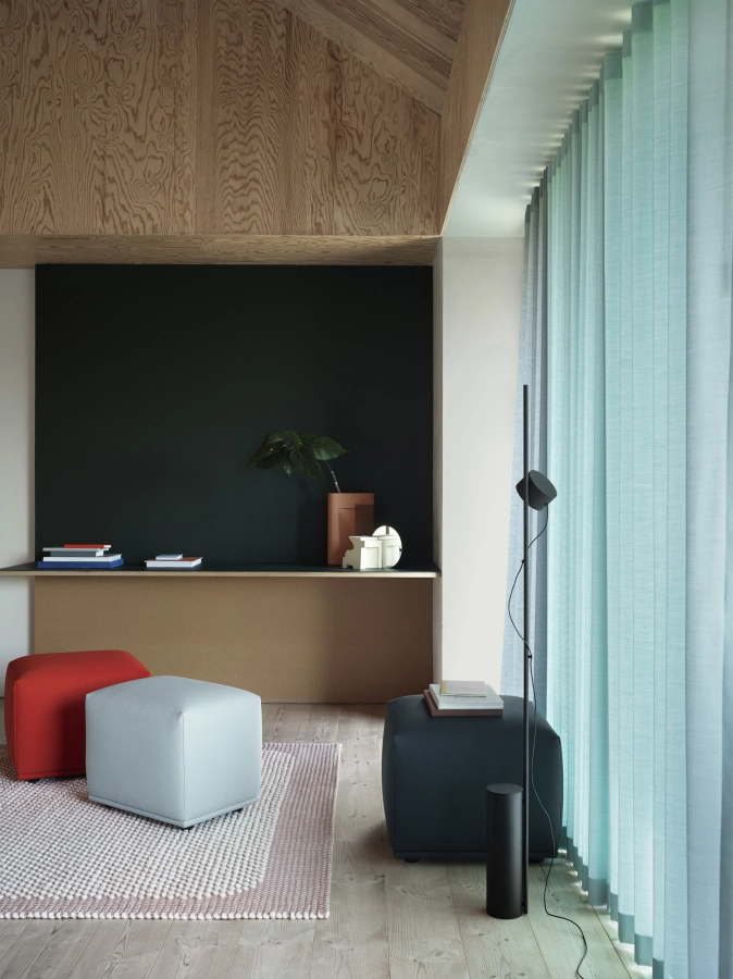 Echo-pouf-vidar-542-Forest-nap-912-Forest-nap-992-post-floor-lamp-black-ridge-vase-terracotta-pebble-rug-rose-muuto-med-res_7.jpg