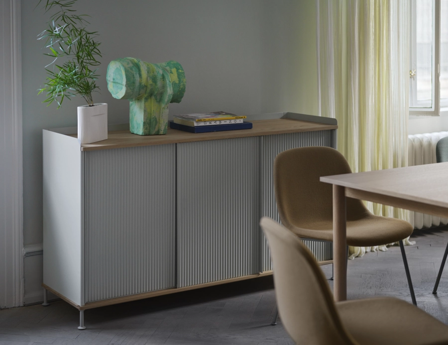 enfold-sideboard-148x45-h85-oak-grey-ridge-vase-fiber-side-tube-grey-hallingdal-224-fiord-721-linear-table-oak-muuto-org_7.jpg