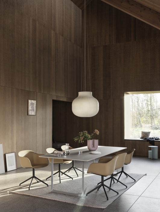 Fiber-armchair-swivel-ochre-black-70-70-grey-255x108-kink-dusty-lilac-strand-60-ply-rug-black-white-muuto-org_7.jpg