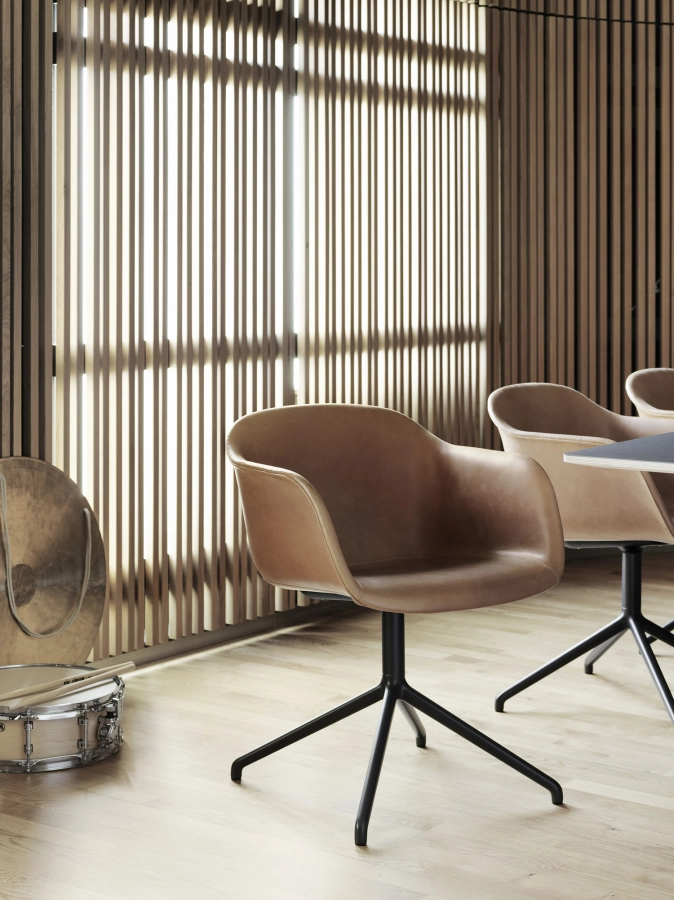 FiberChair_leather_7.jpg