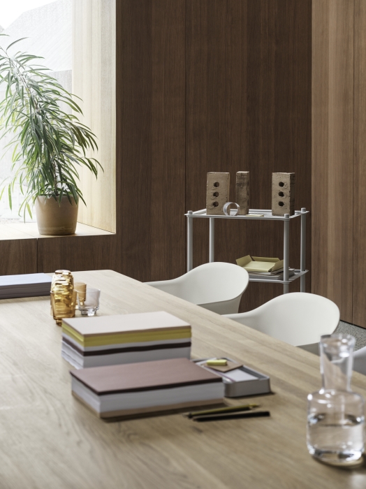 Fiber-armchair-white-70-70-solid-oak-raise-carafe-glasses-burnt-orange-clear-flow-trolley-grey-arrange-muuto-org_7.jpg