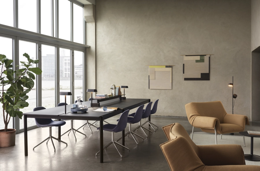 linear-system-config-1-black-black-fiber-side-swivel-alu-sabi-631-wrap-lounge-chair-fiord-451-grey-soft-side-ø41-black-ply-off-white-post-floor-muuto-org_7.jpg