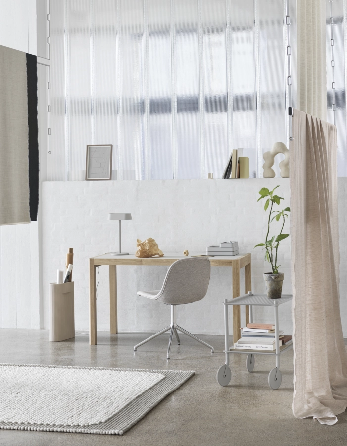 Workshop-table-130-65-warm-grey-oak-fiber-side-swivel-chrome-clay-12-pebble-light-grey-linear-arrange-flow-grey-muuto-org_7.jpg