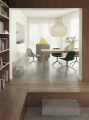 linear-wood-oak-table-fiber-side-chair-swivel-canvas-2-0926-0984-remix-2-452--strand-lamp-closed-ridge-vase-muuto-org_(150).jpg