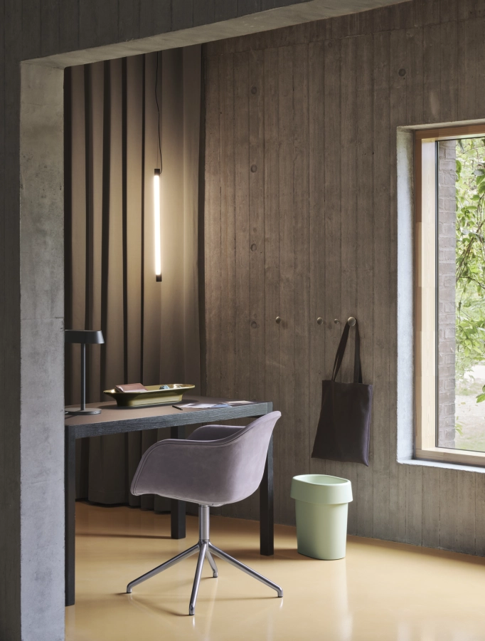 fine-suspension-lamp-60-black-fiber-armchair-allure-leather-lavender-workshop-table-130-black-reduce-light-green-mere-bowl-muuto-org_7.jpg