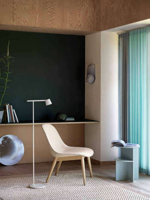 9083-en-tip-floor-lamp-grey-fiber-lounge-chair-wood-base-steelcut-trio-236-oak-pebble-rug-rose-halves-sage-green-muuto-med-res.webp