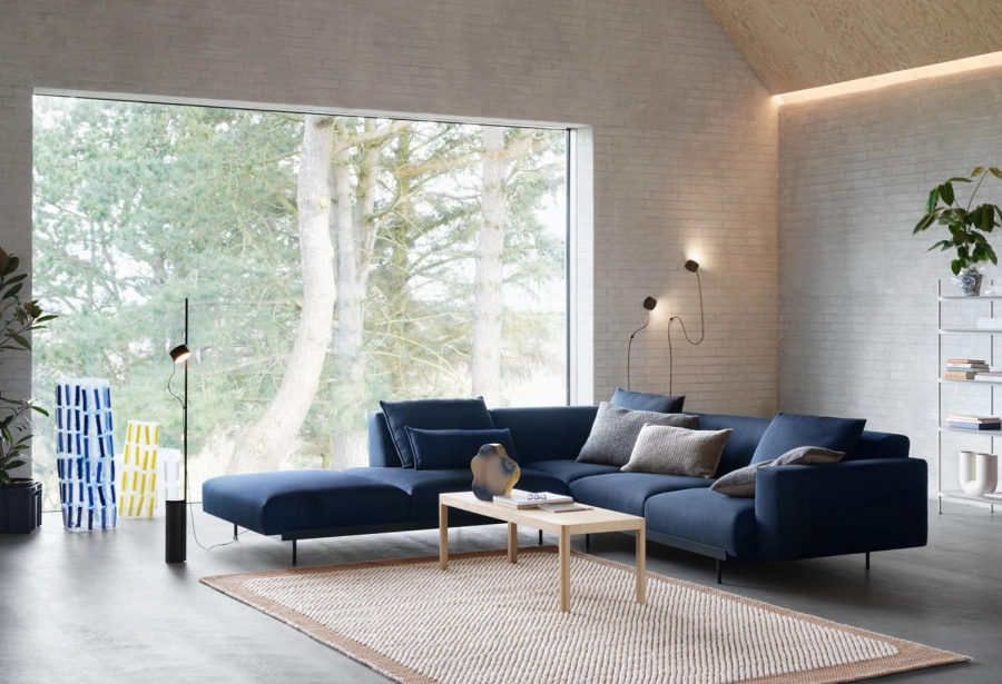 4846-en-in-situ-corner-conf-2-vidar-554-pebble-orange-workshop-oak-post-lamp-muuto-landscape-org.jpeg