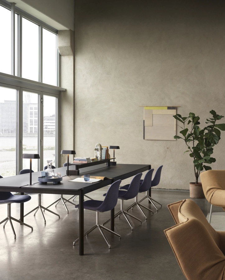 linear-system-config-1-black-black-fiber-side-swivel-alu-sabi-631-wrap-lounge-chair-fiord-451-grey-ply-off-white-muuto-org_7.jpg