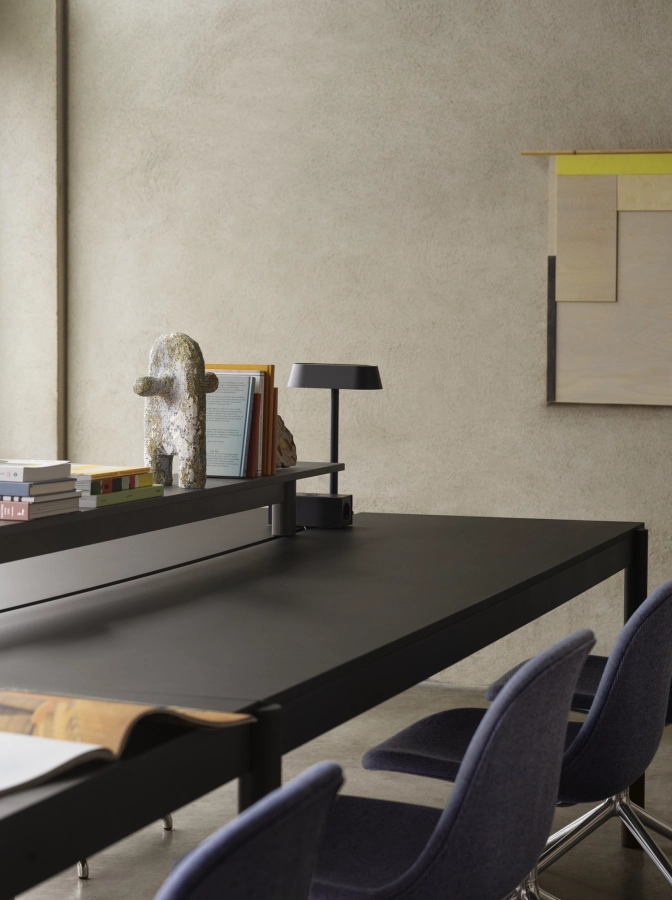linear-system-config-1-black-black-tray-170-mounted-lamp-table-power-outlet-black-fiber-side-swivel-alu-sabi-631-muuto-org_7.jpg