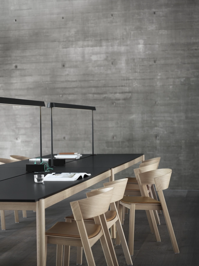 linear-system-table-config-2-black-mounted-lamps-black-power-outlet-black-cover-side-oak-cognac-leather-muuto-org_7.jpg