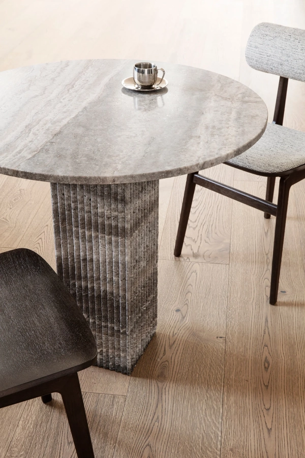 2404_S_Soho-Dining-Table_Totem-Chair_NY11-Chair_NORR11.webp