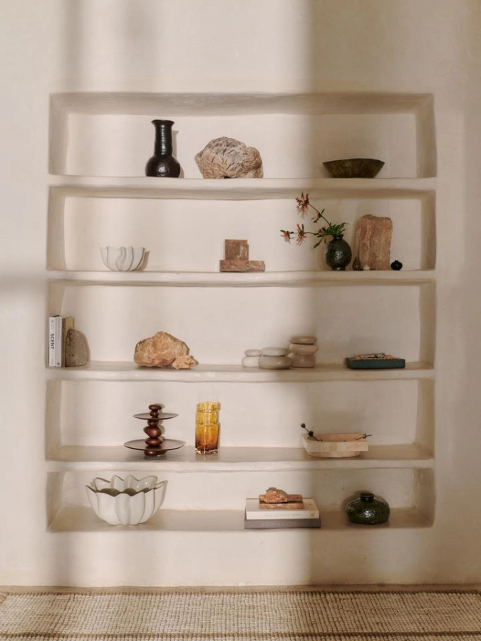 FermLiving_SS25_HewLowCentrepiece_1104271230_NiumBowl_36_Off-white_1104270853_MuroVase_H23_RecycledAmber_1104270743_PebbleDessertStand_1104271008_PebbleBox_1104270730_1104270731_1104270732jpg.jpg