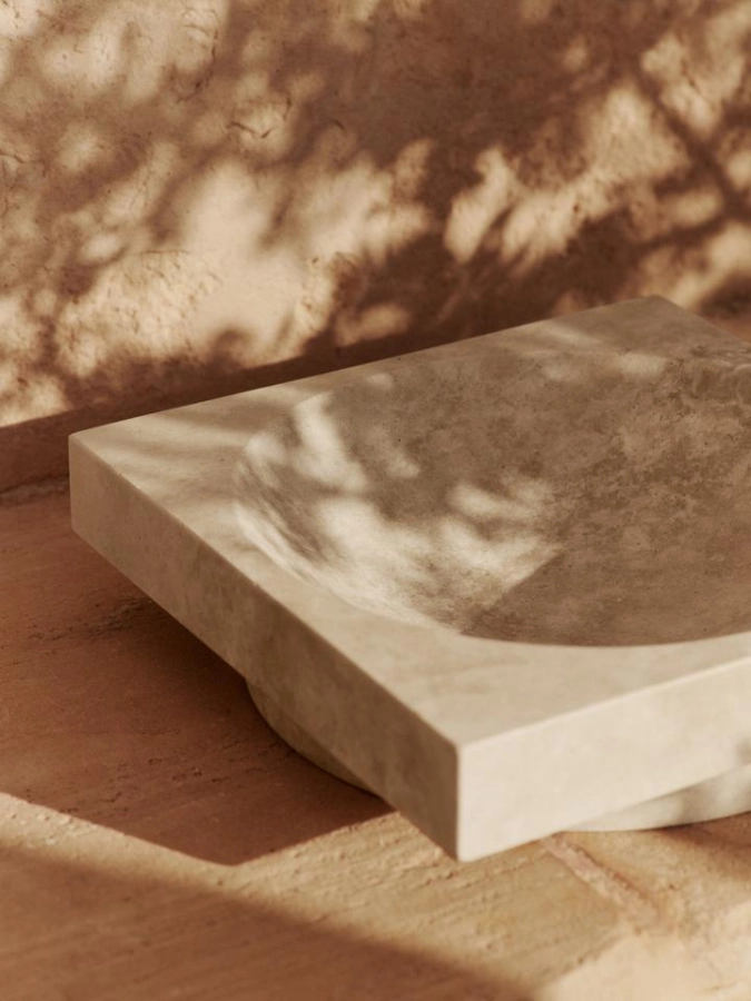 FermLiving_SS25_HewLowCentrepiece_Travertine_1104271230_2.jpg