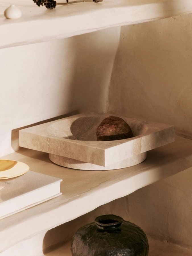 FermLiving_SS25_HewLowCentrepiece_Travertine_1104271230_DoroVase_H11_Coffee_1104269044.jpg