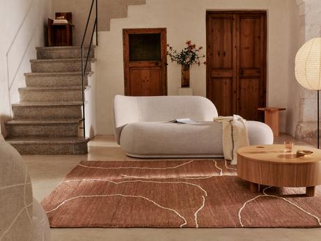 FermLiving_SS25_RicoDivan_Boucle_Off-white_100109202_110369202_1104263270_GessoJuteRug_Terracotta_Off-_white_1104271123_OllesStorageTable_18_NaturalOakVeneer_1104271044.jpg