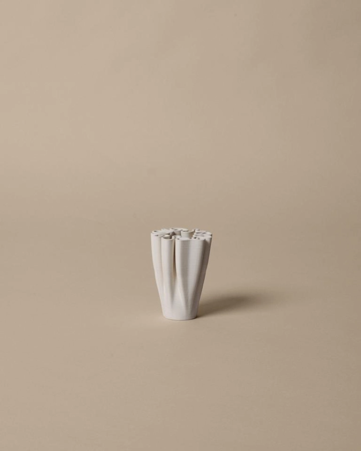 FERM LIVING wazon DEDALI off-white, różne rozmiary.png