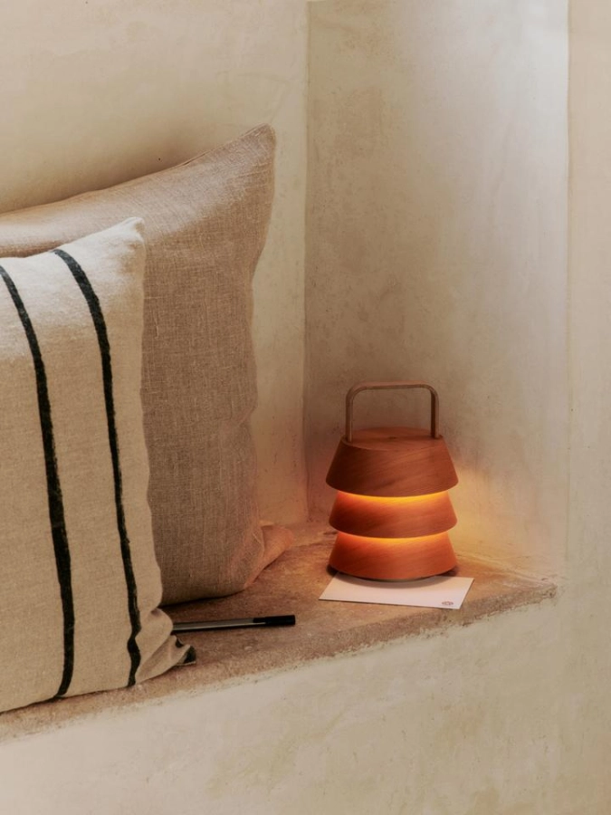 FermLiving_SS25_LuverPortableLamp_Natural_1104271033_OleoCushion_NaturalBlack_1104270905_1104270909.jpg