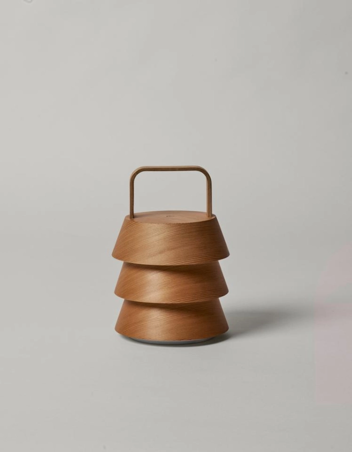 FermLiving_SS25_PackshotsWithBackground_LuverPortableLamp_Natural_1104271033.jpg
