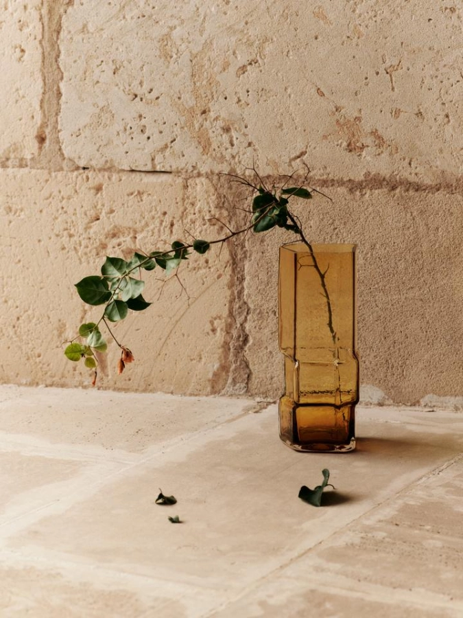 FermLiving_SS25_MuroVase_H30_RecycledAmber_1104270744_2.jpg