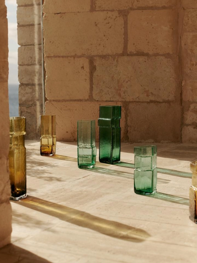 FermLiving_SS25_MuroVase_RecycledGreen_1104270785_1104270786_1104270787_MuroVase_H30_RecycledAmber_1104270744_1104270745.jpg
