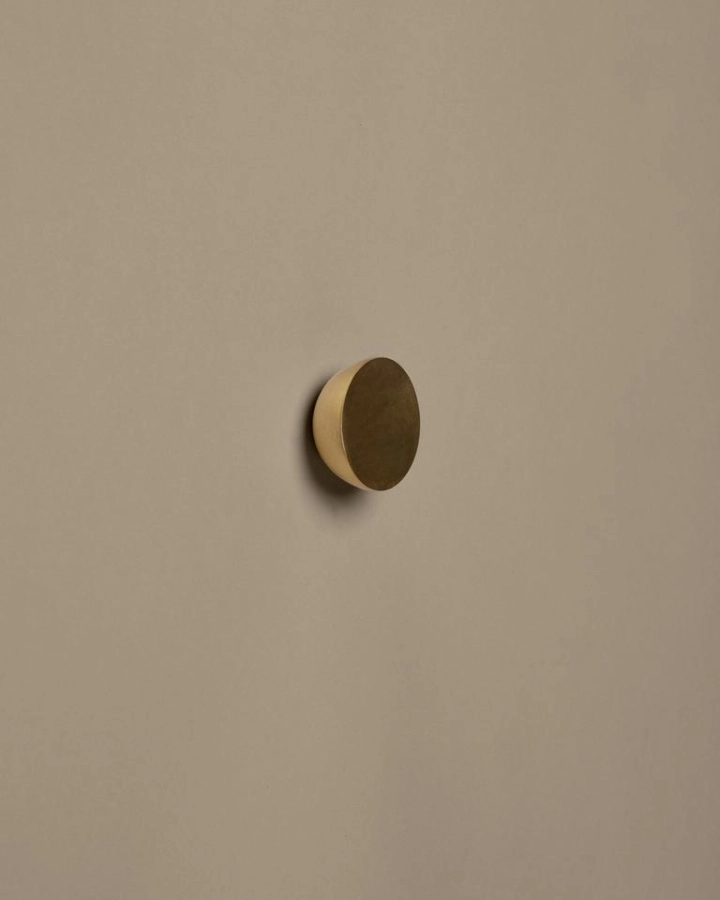 FermLiving_SS25_PackshotsWithBackground_PlutoKnifeHolder_Brass_1104270729.jpg