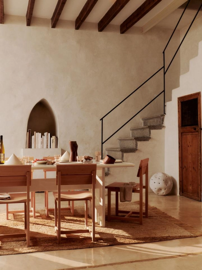 FermLiving_SS25_VistDiningChair_DouglasFir_1104271163_SolaJug_Terracotta_1104270871_SolaSaltPig_Terracotta_1104270870_StudieRug_200x300_Natural_Off-white_1104270783.jpg