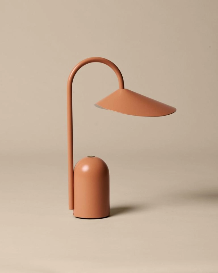 FermLiving_SS25_PackshotsWithBackground_ArumPortableLamp_Sienna_1104270640.jpg