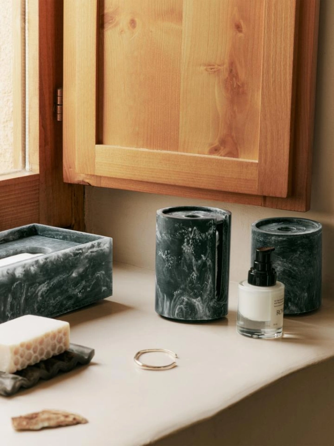 FermLiving_SS25_MistTissueBox_Charcoal_1104271128_MistCottonPadHolder_Charcoal_1104271154_MistContainer_Charcoal_1104271149.jpg