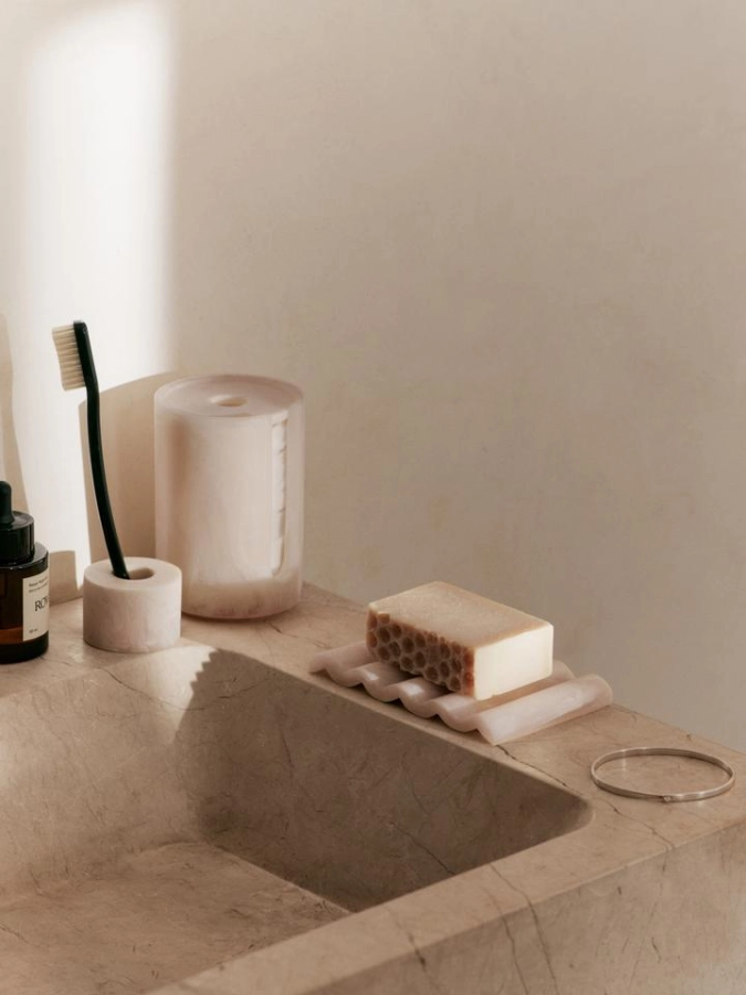 FermLiving_SS25_MistCottonPadHolder_Pearl_1104271156_MistToothbrushHolderSingle_Pearl_1104271135_MistSoapDish_Pearl_1104271146.jpg