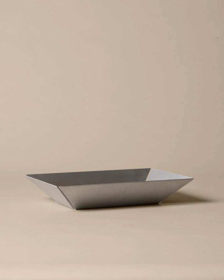FermLiving_SS25_PackshotsWithBackground_PressHighTray_Aluminium_1104270860.jpg