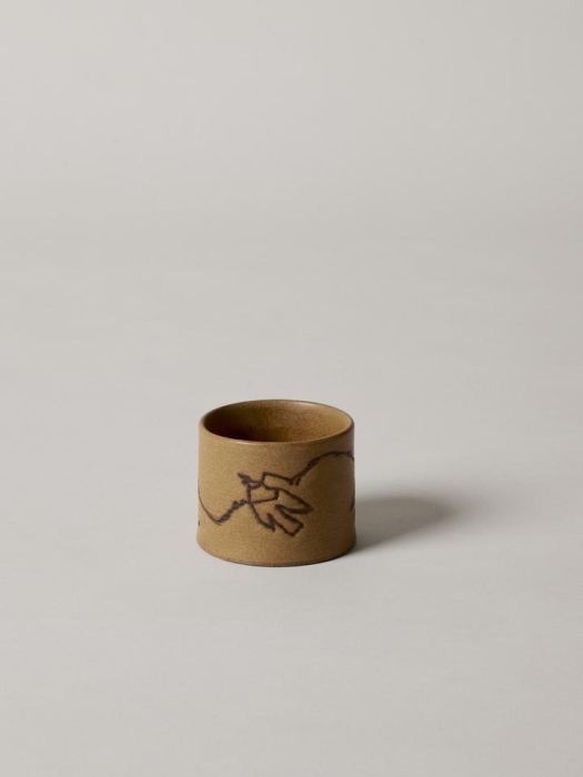 FermLiving_SS25_PackshotsWithBackground_VueloCup_DarkBuff_1104270717.jpg