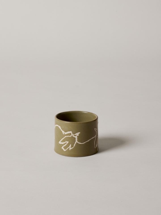 FermLiving_SS25_PackshotsWithBackground_VueloCup_ElmGreen_1104270718.jpg
