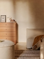 FermLiving_SS25_KubenDrawers_1x4_NaturalOakVeneer_1104271233_AunCottonPouf_80_Off-white_1104270867_CatenaCenterModule_S100_LooseDrape-Natural_1104270999_1104271740_1104271739.jpg