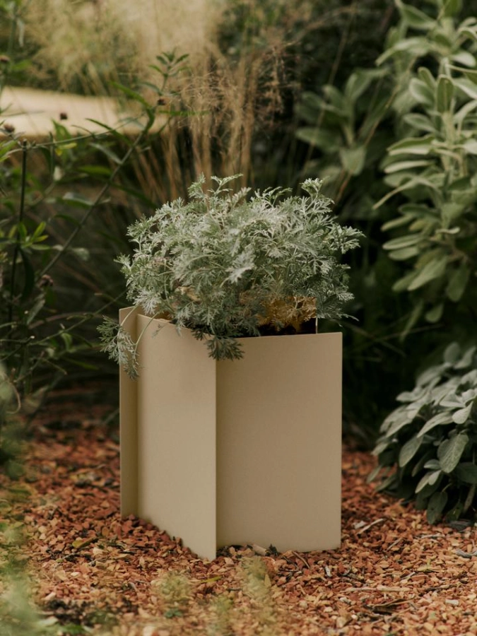 FermLiving_SS25_FragmaPlanter_H28cm_Cashmere_1104270703_2.jpg