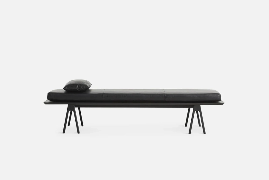 101039_Level_pillow_black_2.webp