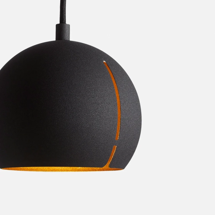 WOUD_Gap_Round_Black_Detail.webp