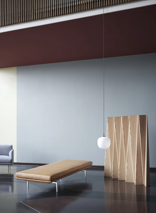 Outline-daybed-refine-cognac-leather-alu-rime-pendant-25-black-muuto-org_7.jpg