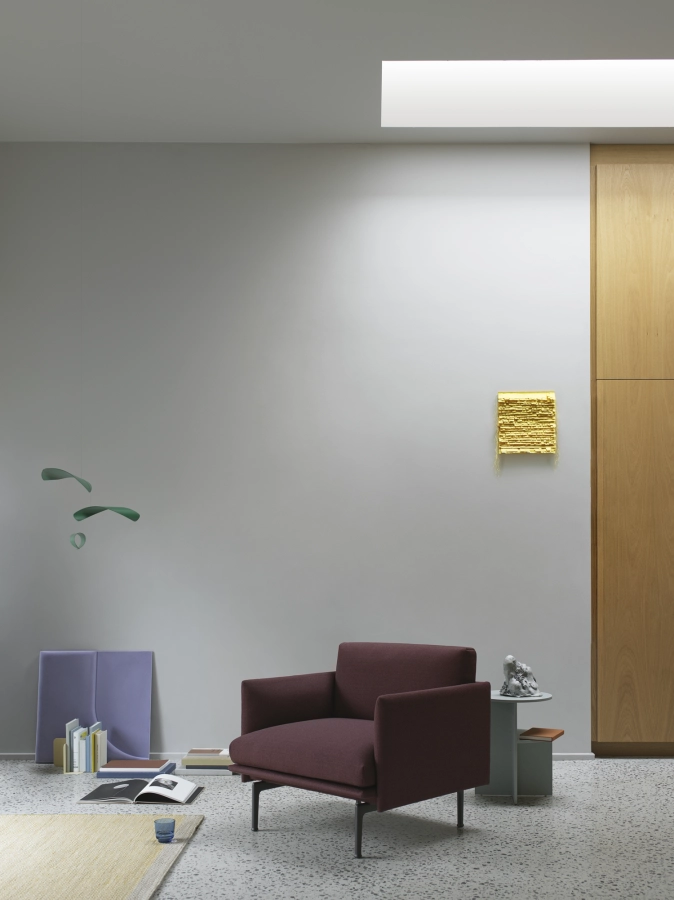 outline-studio-chair-vidar-693-black-ply-rug-yellow-halves-sage-green-raise-dark-blue-muuto-org_7.jpg