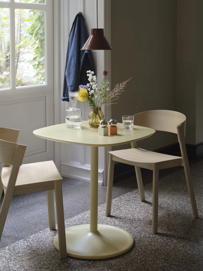 soft-cafe-table-70x70-h73-beige-green-top-pendant-21-deep-red-cover-side-chair-oak-silent-raise-muuto-org_7.jpg
