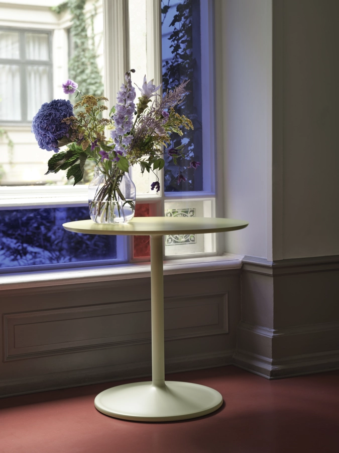 soft-cafe-table-75-h73-beige-green-silent-20-clear-muuto-org_7.jpg