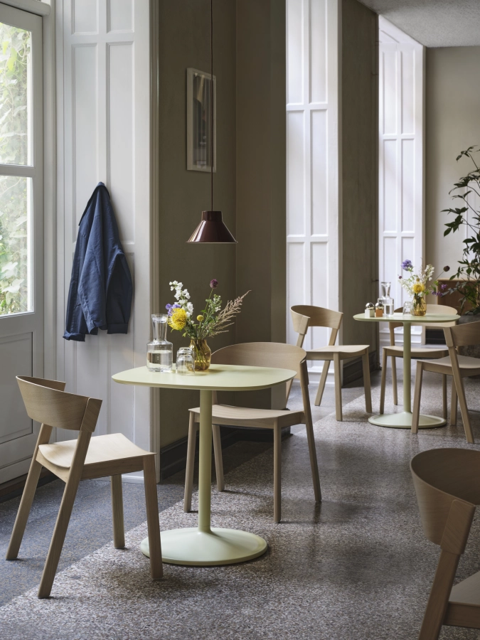 soft-cafe-table-70x70-h73-beige-green-cover-side-oak-top-pendant-21-deep-red-silent-raise-muuto-org_7.jpg