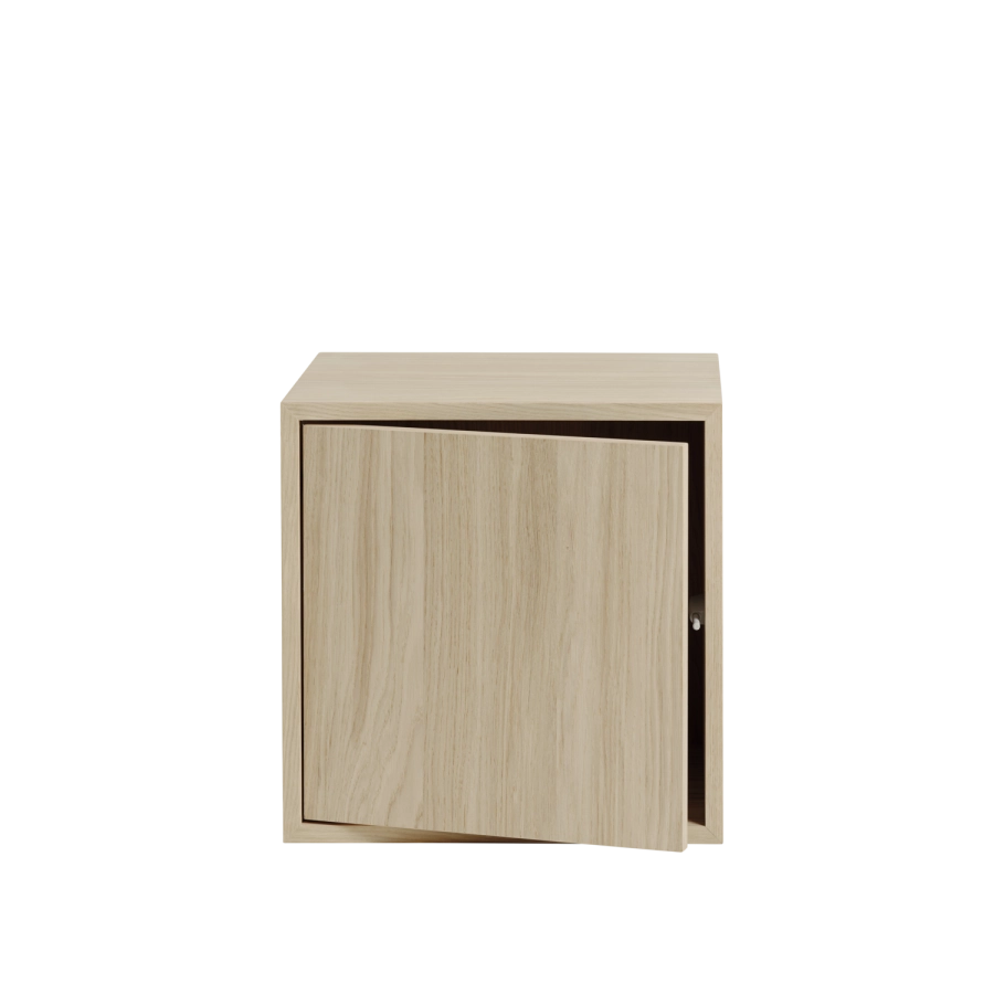 Stacked-w-door-medium-oak-muuto-5000x5000-hi-res_8.png