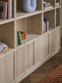 stacked-bookcase-1-oak-relevo-rug-burnt-orange-kink-vase-light-blue-muuto-org_7.jpg