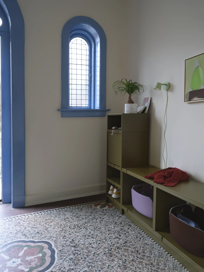 Stacked-hallway-1-brown-green-tip-wall-light-green-restore-basket-dusty-lilac-dark-brown-muuto-org_7.jpg