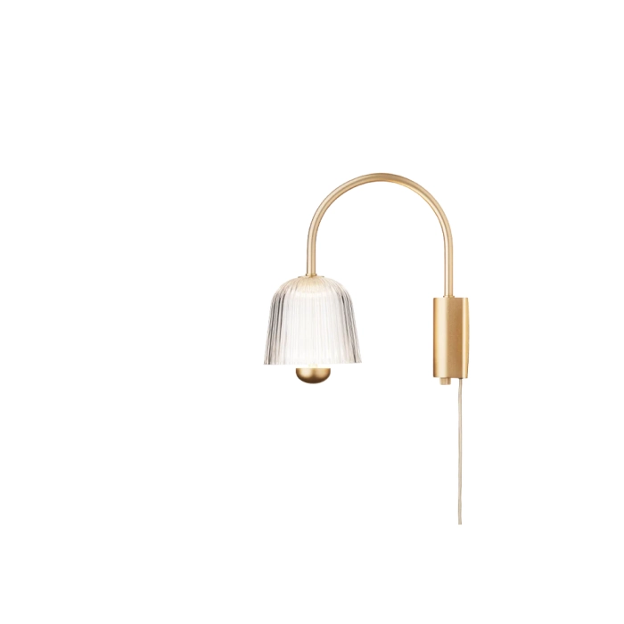 Nuura_AsteeaWall_Satinbrass_Rippledclear_1080x1080px_On2.png.webp